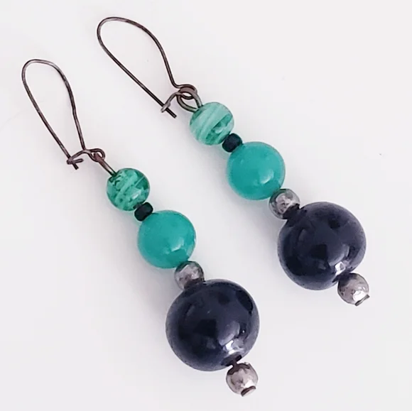 Elegant Green and Black Glass Beaded Dangly Earrings - Picture 7 of 7